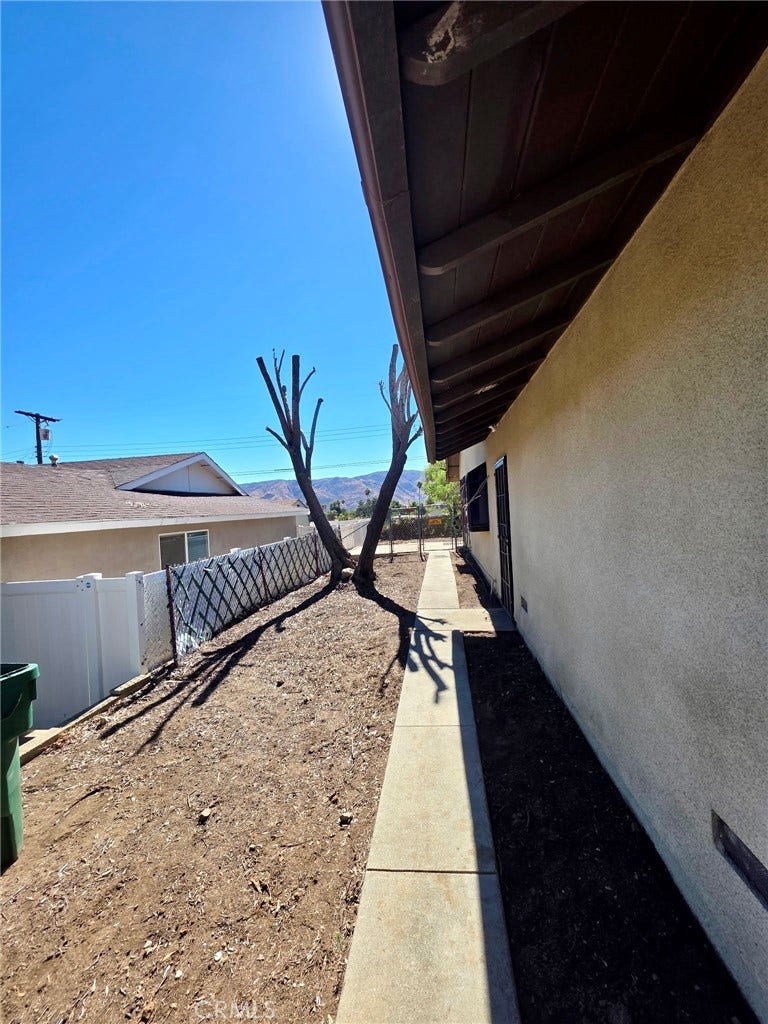 992 W Hoffer, Banning, CA 92220 992 W Hoffer, Banning, CA 92220