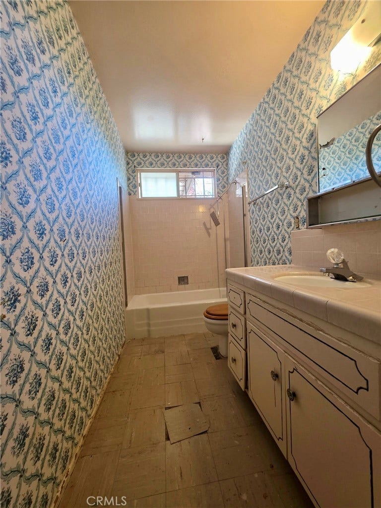 992 W Hoffer, Banning, CA 92220 992 W Hoffer, Banning, CA 92220