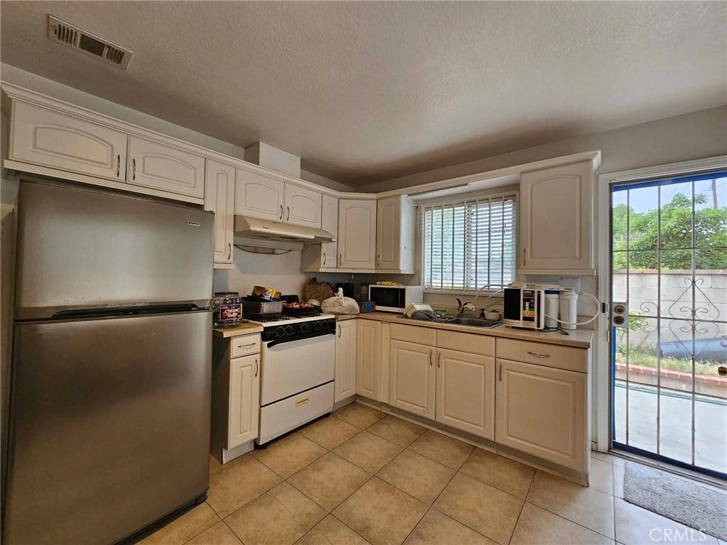 502 N Hampton St, Anaheim, CA 92801 502 N Hampton St, Anaheim, CA 92801
