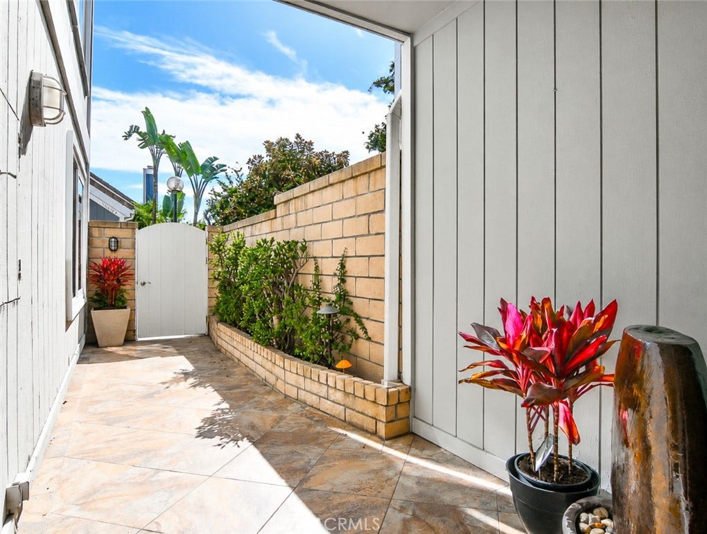 16125 Saint Croix Circle, Huntington Beach, CA 92649