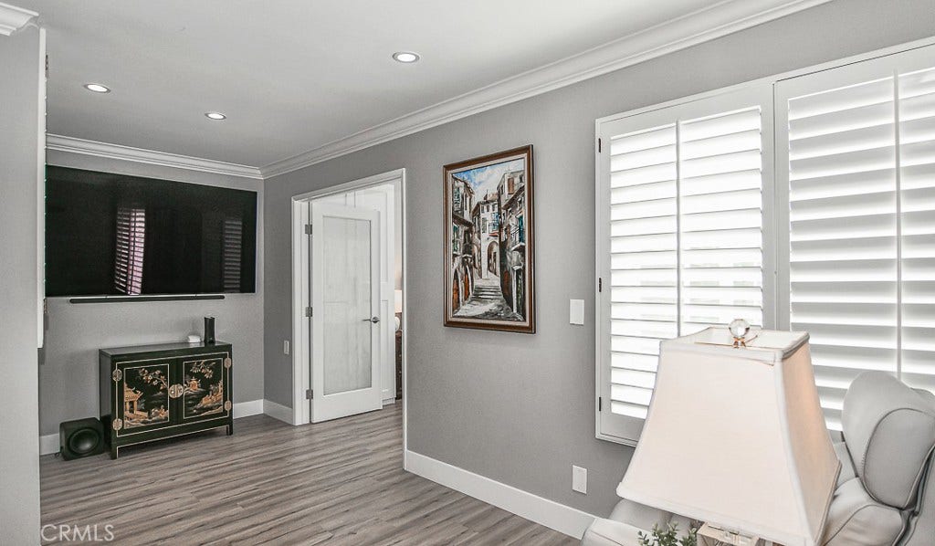 Bonus room , seating to the right of the picture with greenbelt views