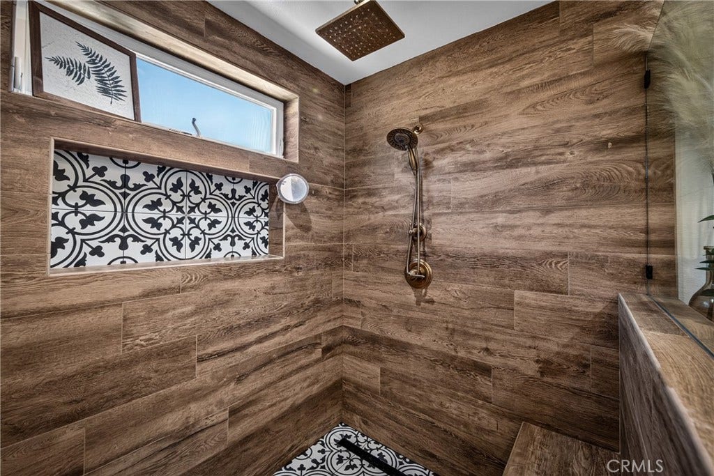 963 Bryant, Calimesa, CA 92320 Primary bathroom shower