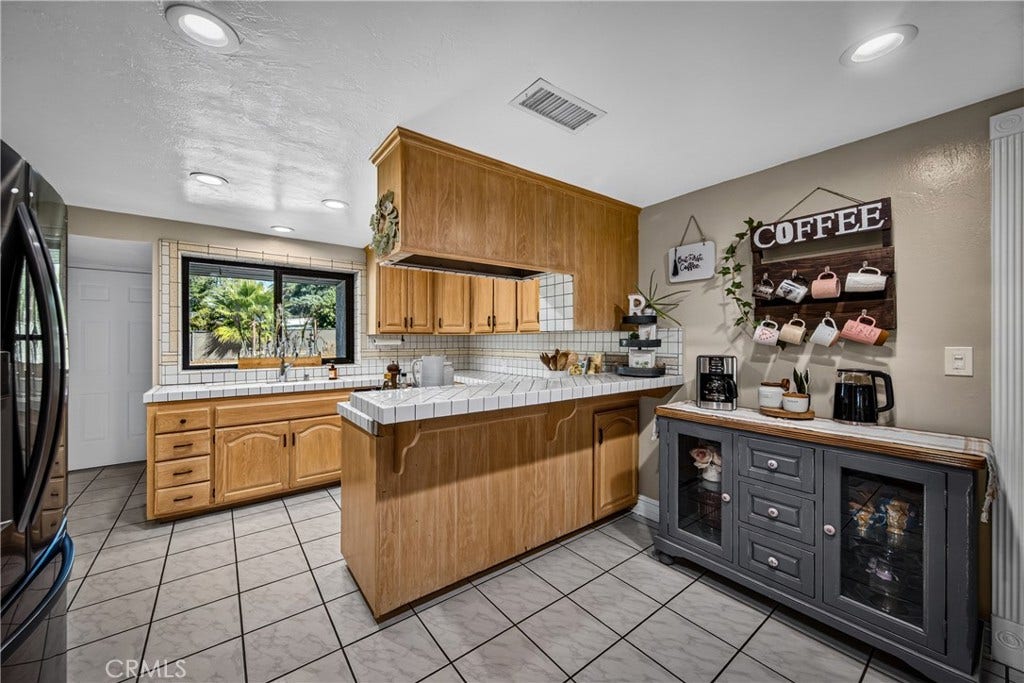 963 Bryant, Calimesa, CA 92320 Kitchen