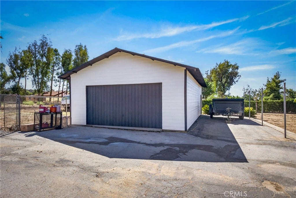 963 Bryant, Calimesa, CA 92320 Workshop