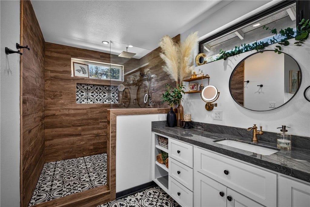 963 Bryant, Calimesa, CA 92320 Primary bathroom