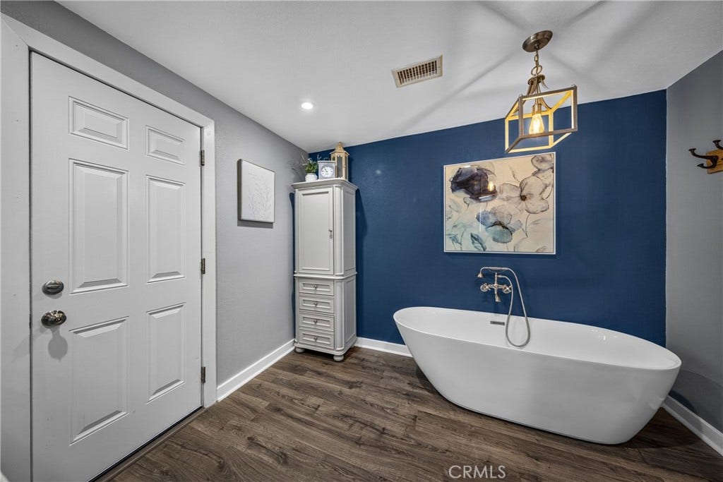 963 Bryant, Calimesa, CA 92320 Main bathroom