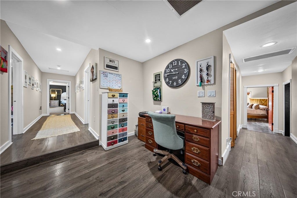 963 Bryant, Calimesa, CA 92320 Hallway