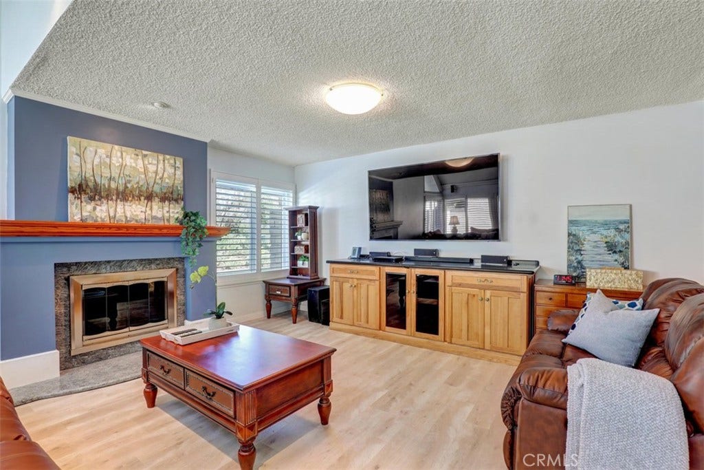 5021 Apollo Circle, Los Alamitos, CA 90720 Living Room
