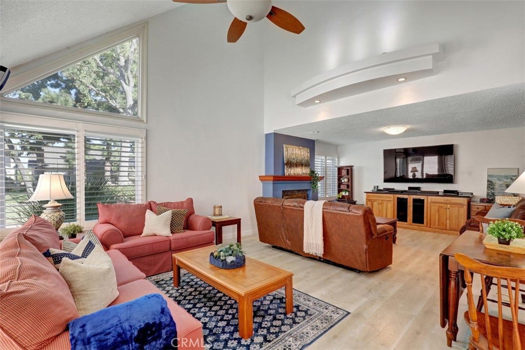 5021 Apollo Circle, Los Alamitos, CA 90720 Bright & sunny floorplan! Living room with vaulted ceilings