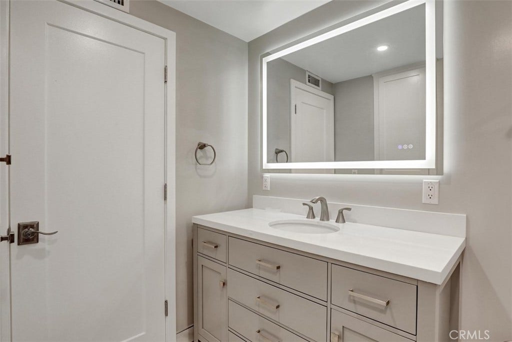 5021 Apollo Circle, Los Alamitos, CA 90720 Guest Bath