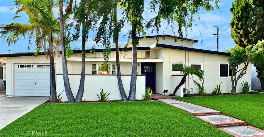 Property photo for 1417 Vuelta Grande, Long Beach, CA