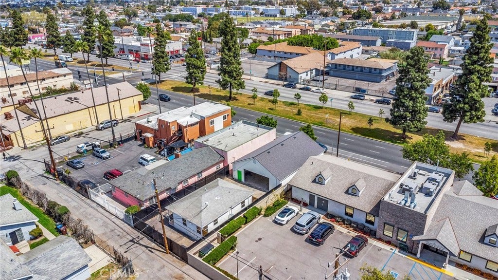 9611 S Vermont Ave, Los Angeles, CA 90044 9611 S Vermont Ave, Los Angeles, CA 90044