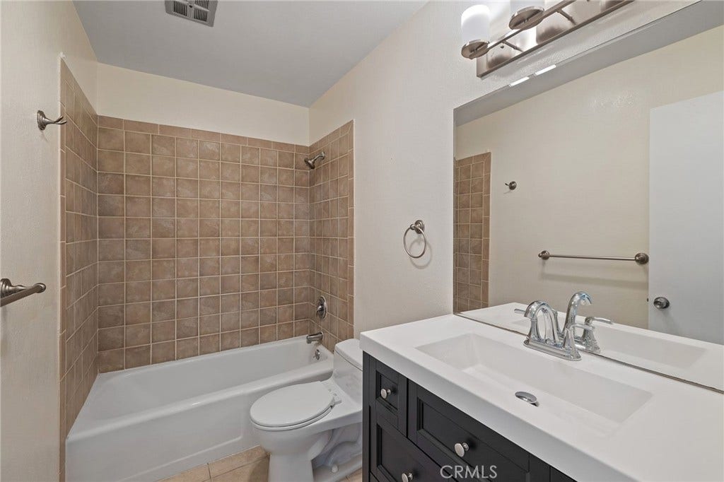 1187 E 3rd, #202, Long Beach, CA 90802 1187 E 3rd, #202, Long Beach, CA 90802