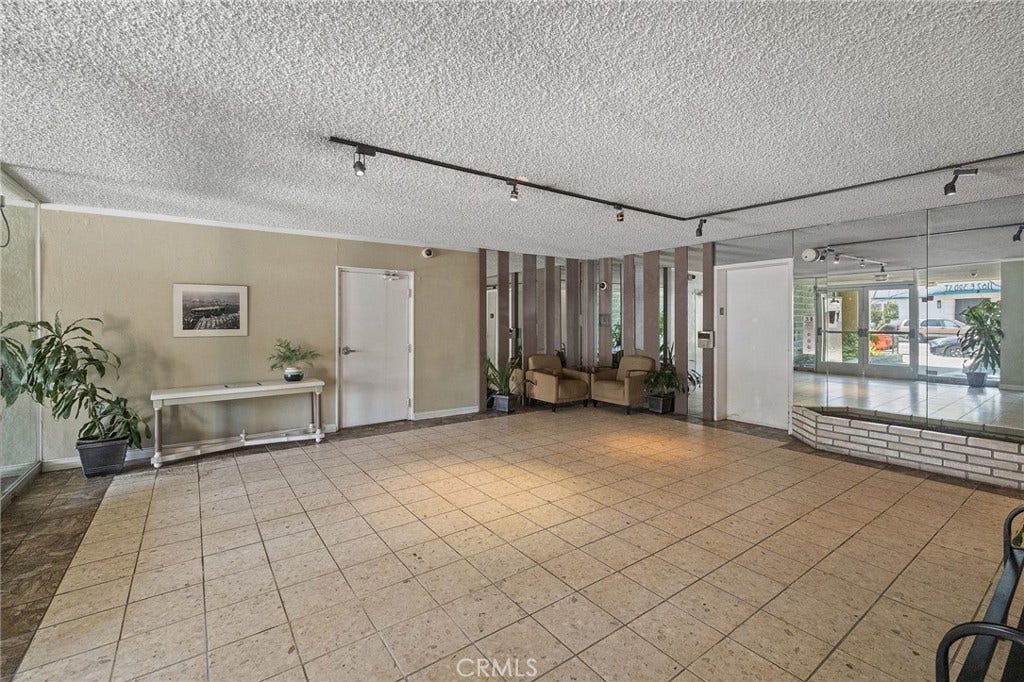 1187 E 3rd, #202, Long Beach, CA 90802 1187 E 3rd, #202, Long Beach, CA 90802