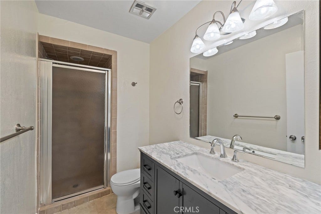 1187 E 3rd, #202, Long Beach, CA 90802 1187 E 3rd, #202, Long Beach, CA 90802