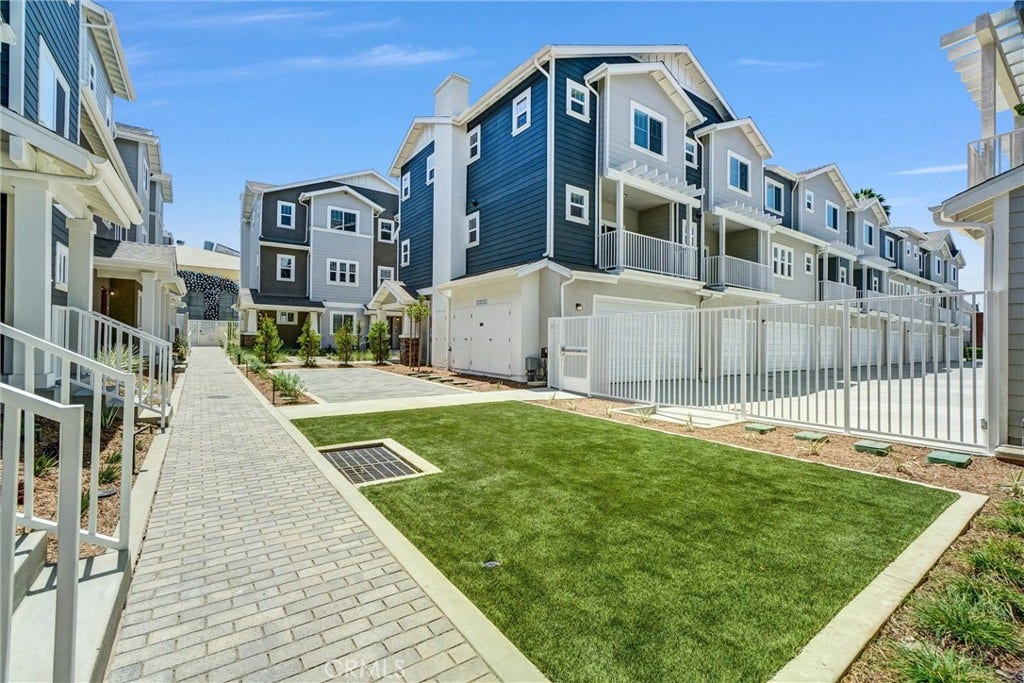200 E 14th Street, #8, Long Beach, CA 90813 Welcome to 200 E. 14th Avenue #8