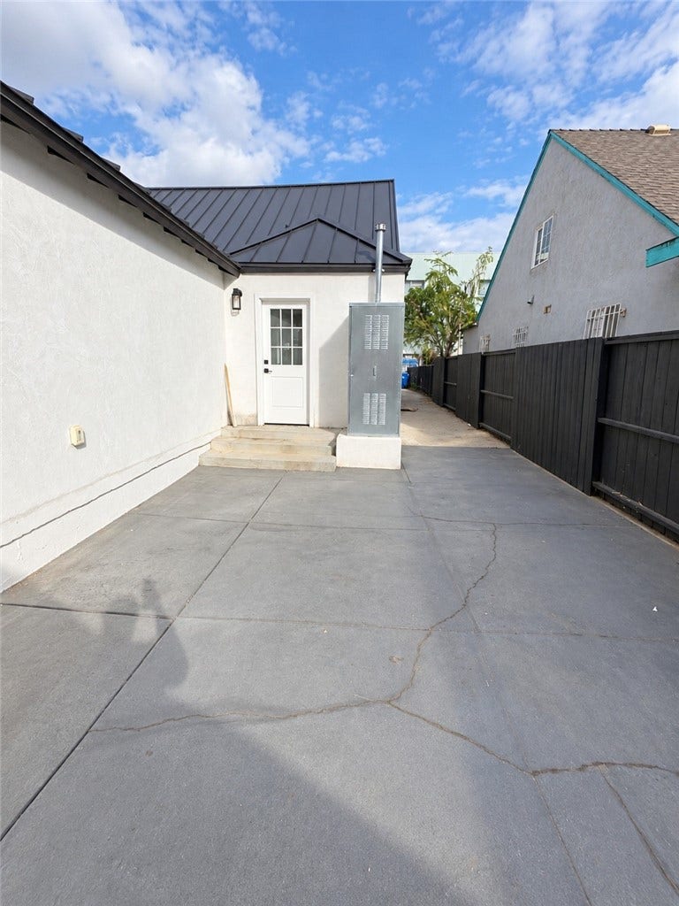 335 N Harvard, Los Angeles, CA 90004 335 N Harvard, Los Angeles, CA 90004