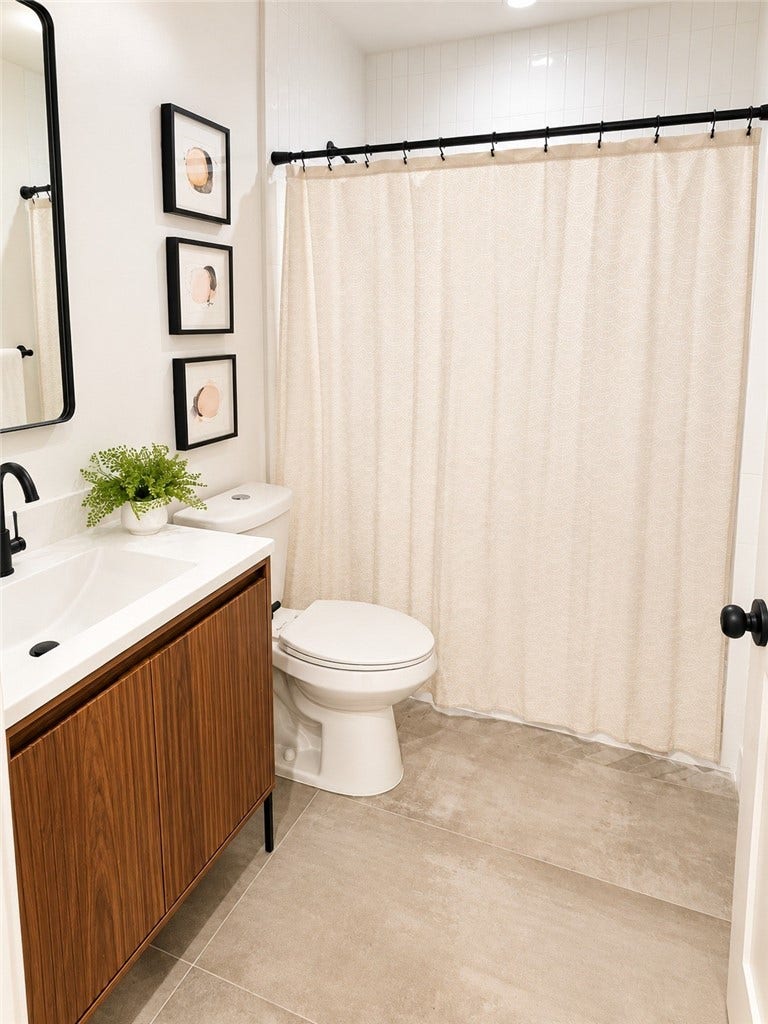 335 N Harvard, Los Angeles, CA 90004 Hallway bathroom