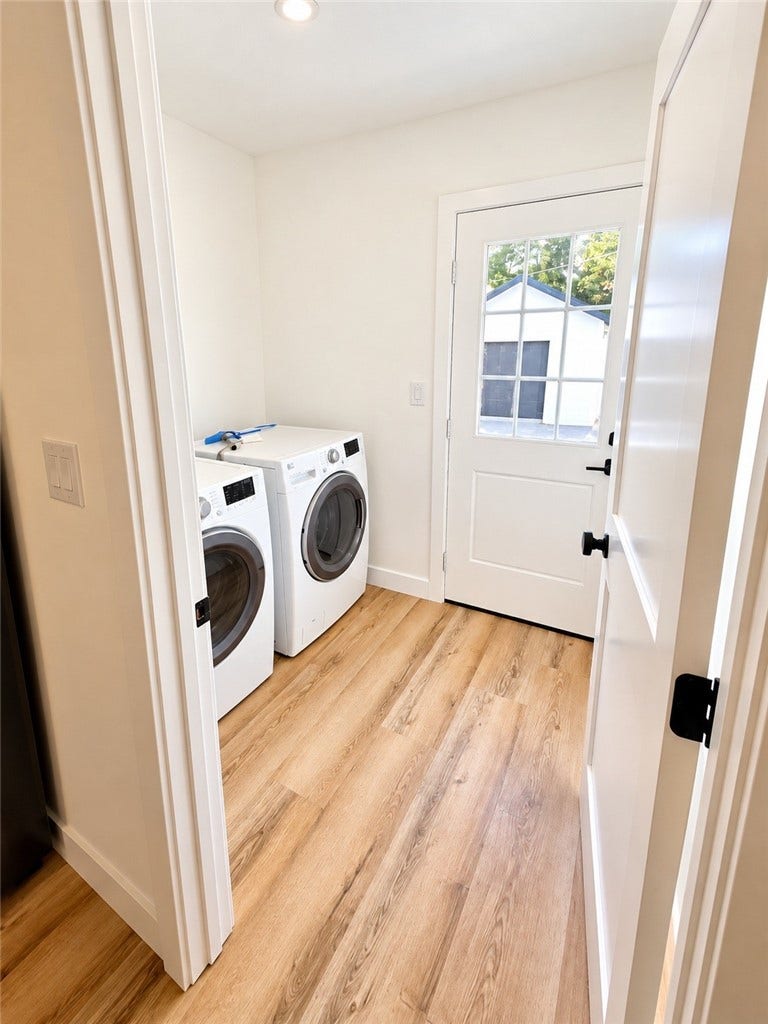 335 N Harvard, Los Angeles, CA 90004 Laundry room