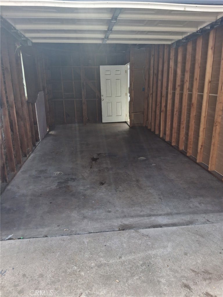 2117 1/2 Bedford Way, Bakersfield, CA 93308 Garage