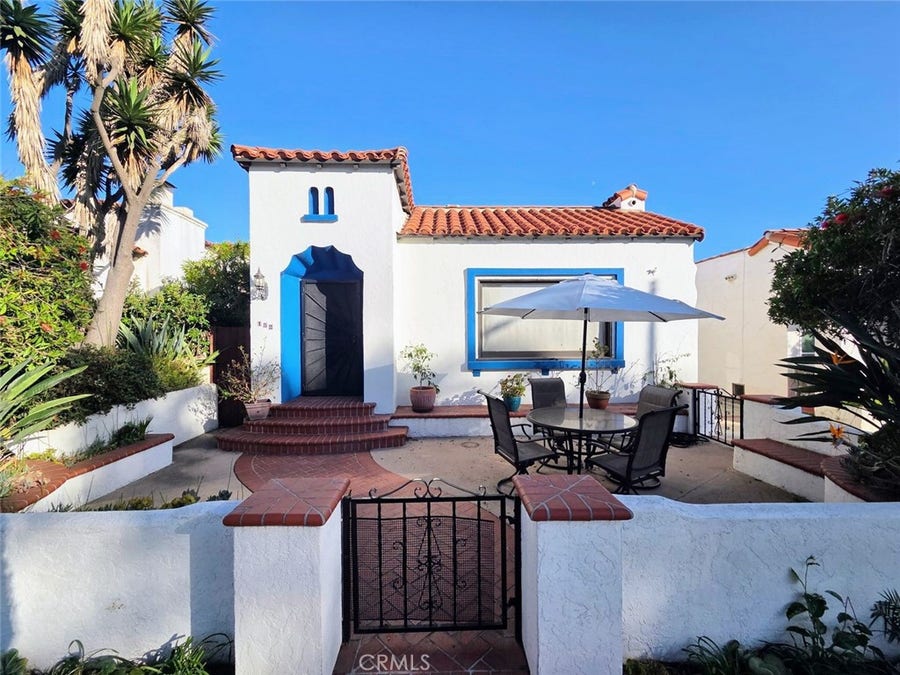 Property photo for 152 Granada Avenue, Long Beach, CA