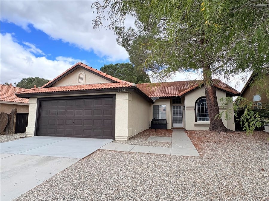 Property photo for 36746 Golden Oak, Palmdale, CA