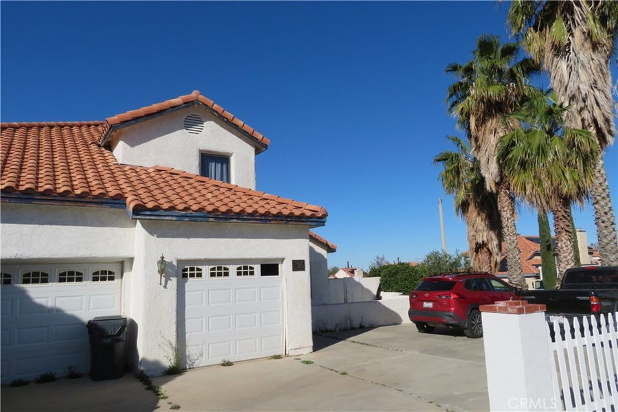 Property photo for 435 Questa Court, Palmdale, CA