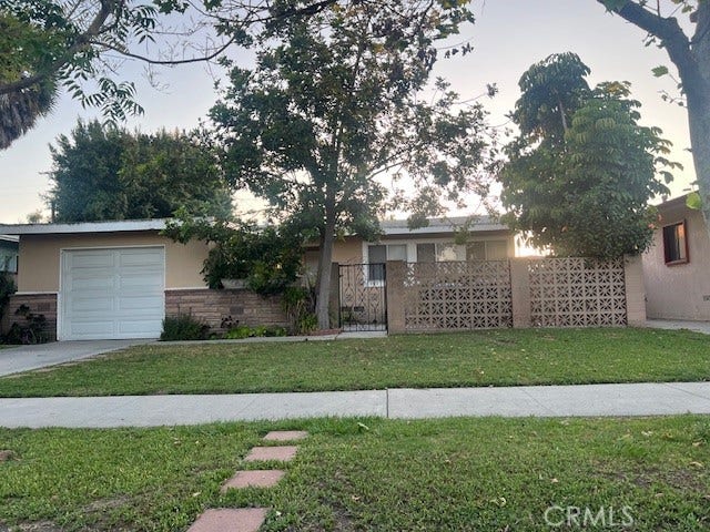 Property photo for 2829 Iroquois, Long Beach, CA