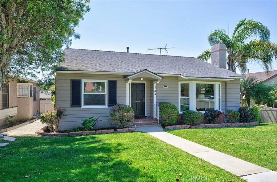 Property photo for 735 Los Altos Avenue, Long Beach, CA
