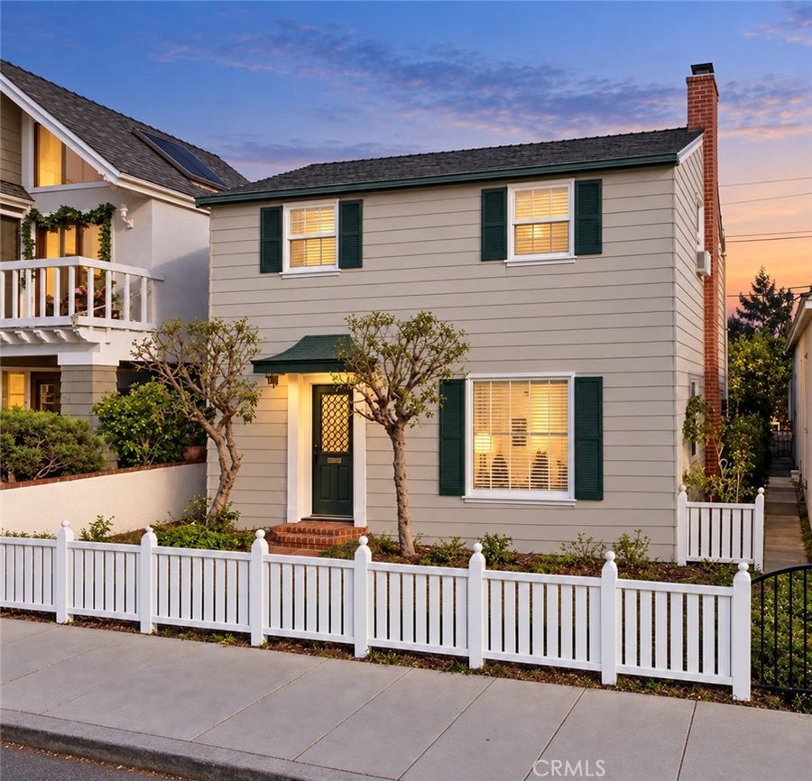 Property photo for 82 Via Di Roma Walk, Long Beach, CA