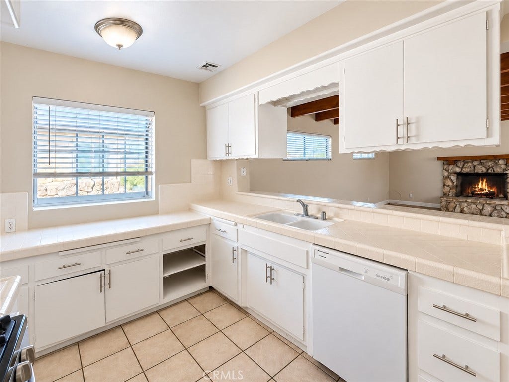 4628 Knoxville Avenue, Lakewood, CA 90713 4628 Knoxville Avenue, Lakewood, CA 90713