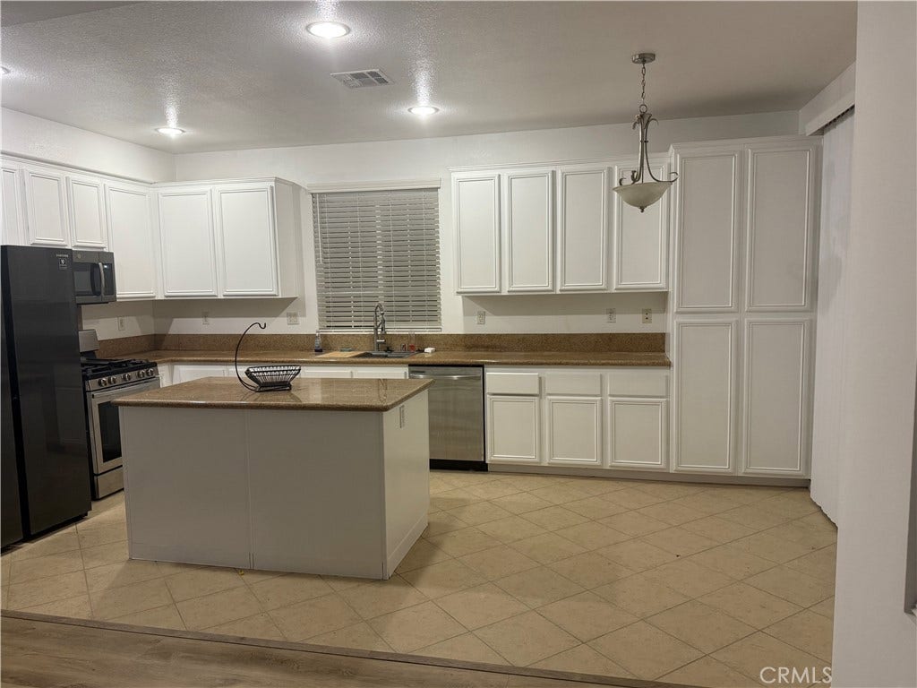 1711 Lordsburg Court, La Verne, CA 91750 1711 Lordsburg Court, La Verne, CA 91750