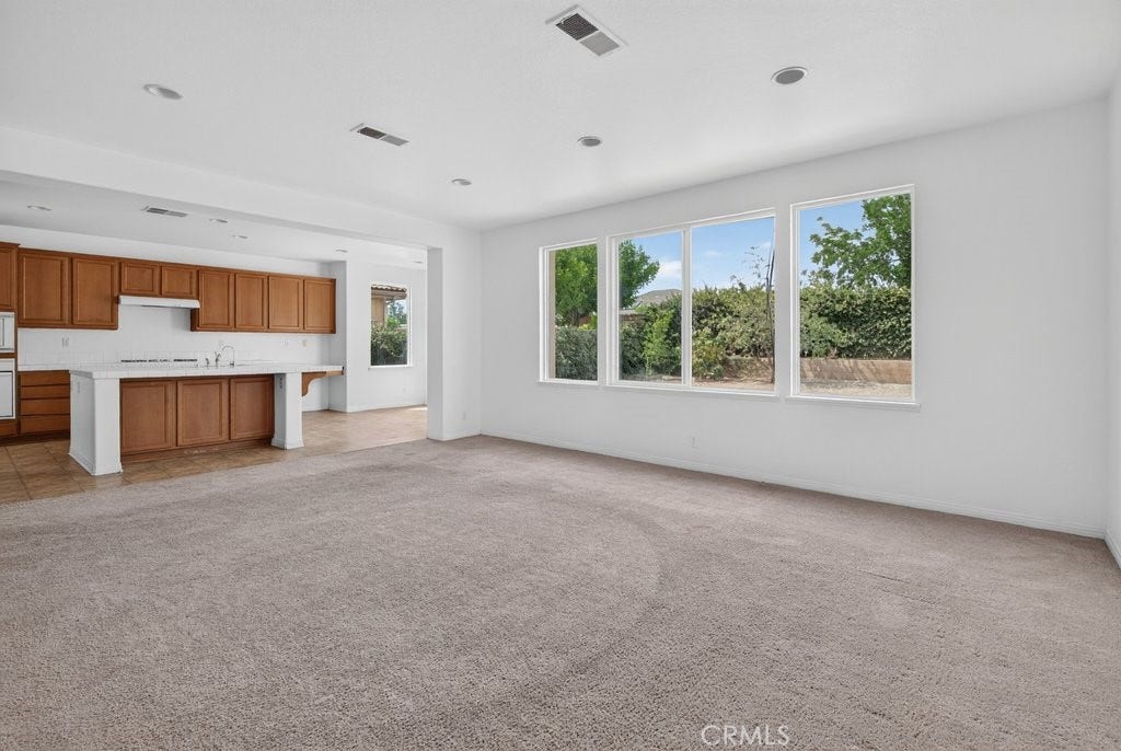 6221 Arcadia Street, Eastvale, CA 92880 6221 Arcadia Street, Eastvale, CA 92880