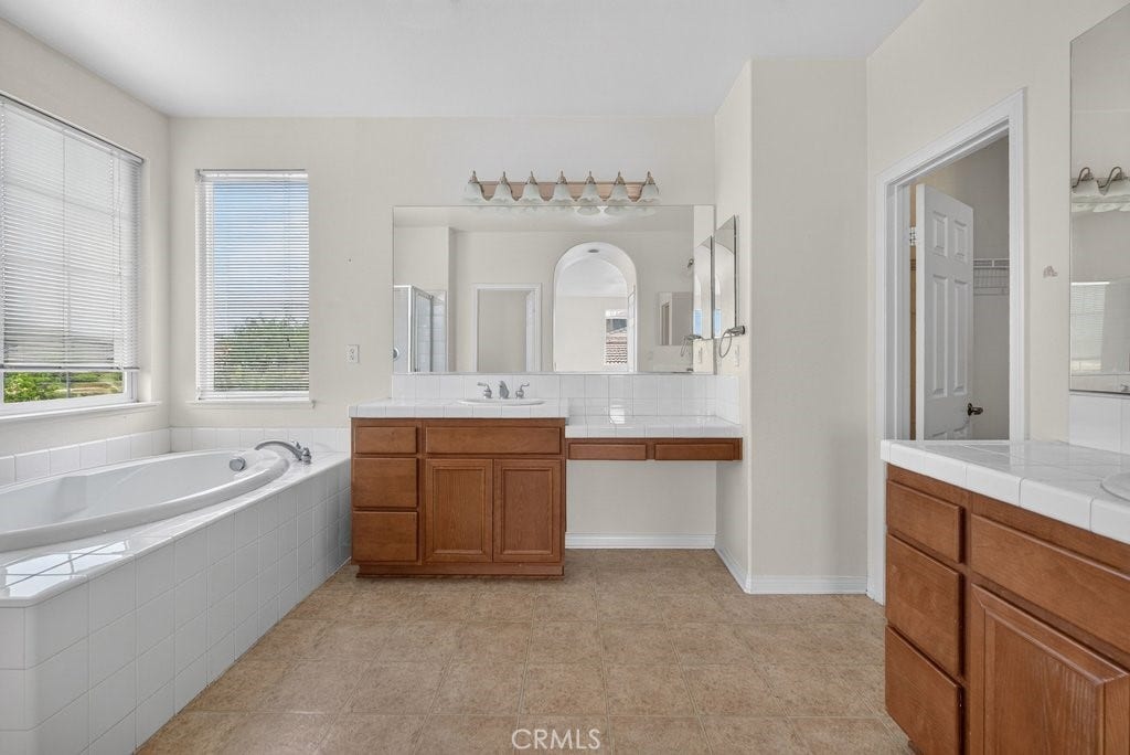 6221 Arcadia Street, Eastvale, CA 92880 6221 Arcadia Street, Eastvale, CA 92880