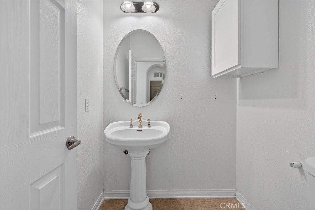 6221 Arcadia Street, Eastvale, CA 92880 6221 Arcadia Street, Eastvale, CA 92880