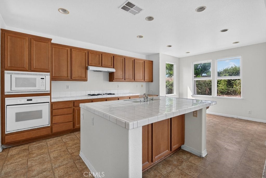 6221 Arcadia Street, Eastvale, CA 92880 6221 Arcadia Street, Eastvale, CA 92880