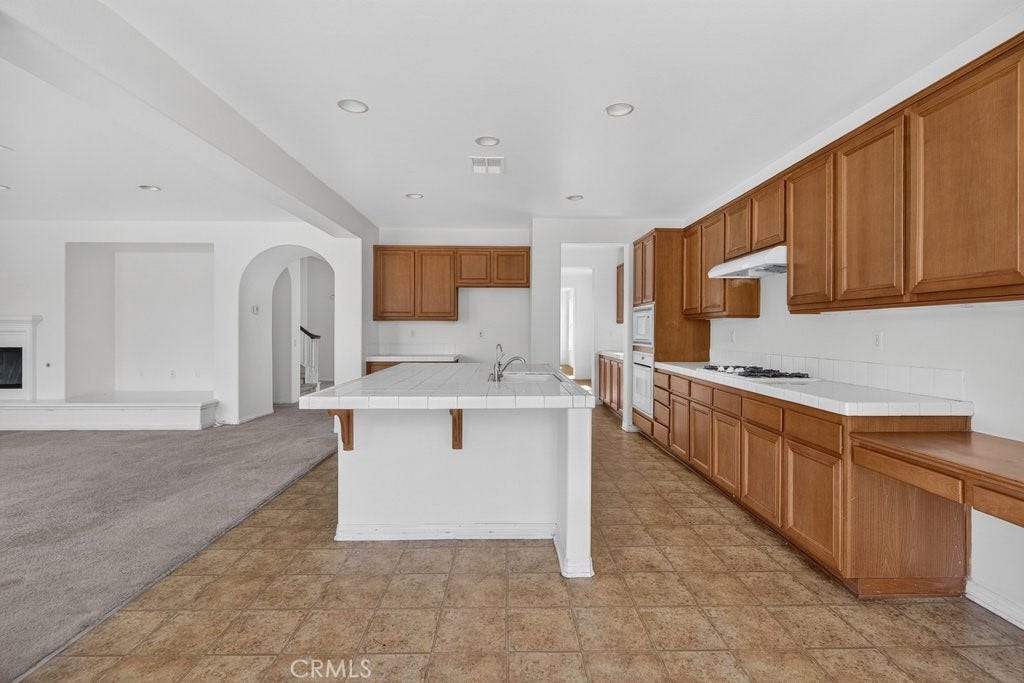 6221 Arcadia Street, Eastvale, CA 92880 6221 Arcadia Street, Eastvale, CA 92880