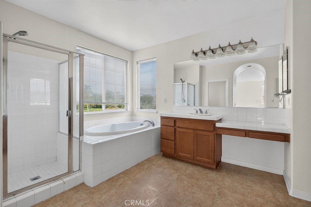 6221 Arcadia Street, Eastvale, CA 92880 6221 Arcadia Street, Eastvale, CA 92880