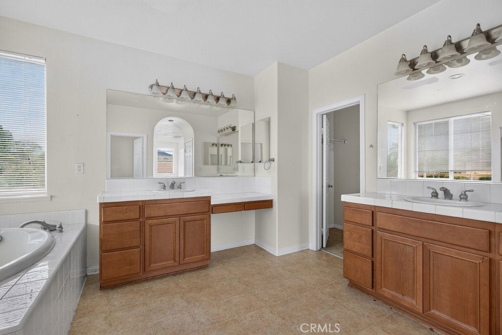 6221 Arcadia Street, Eastvale, CA 92880 6221 Arcadia Street, Eastvale, CA 92880