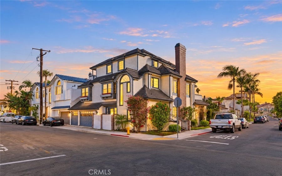 Property photo for 40 E Neapolitan Lane, Long Beach, CA