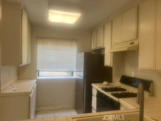 12750 Centralia, #30, Lakewood, CA 90715 Kitchen with bay window