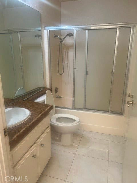 12750 Centralia, #30, Lakewood, CA 90715 full bath