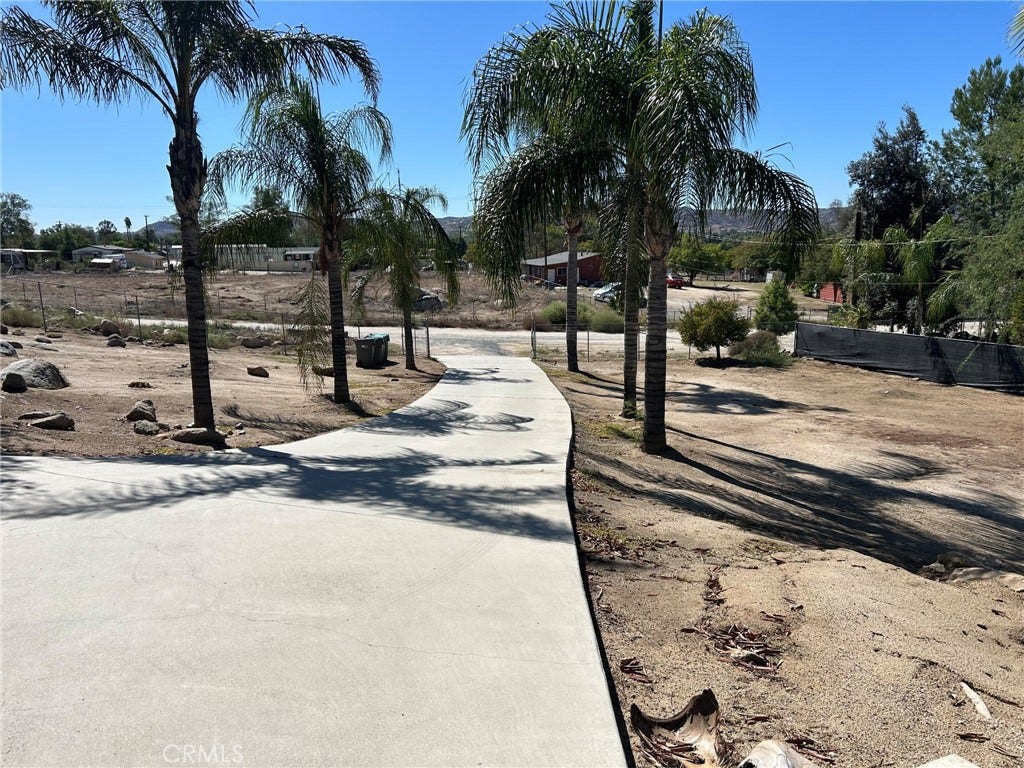 20895 Perry Street, Perris, CA 92570 Driveway