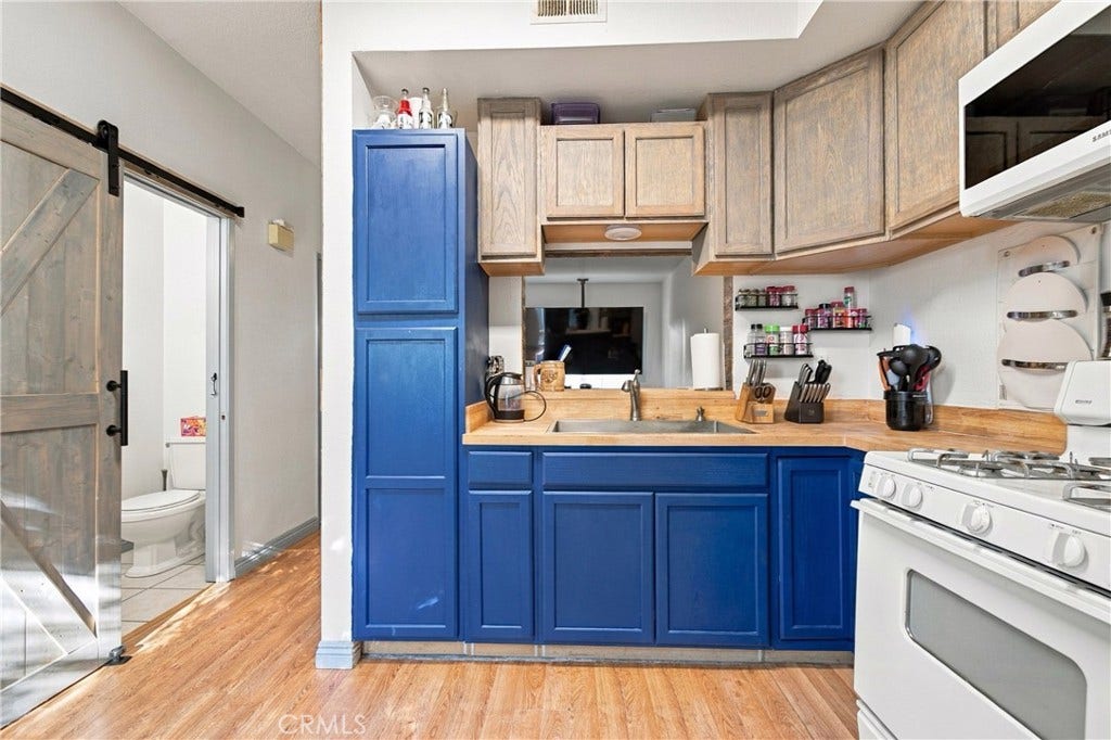 926 W Philadelphia, #R99, Ontario, CA 91762 926 W Philadelphia, #R99, Ontario, CA 91762