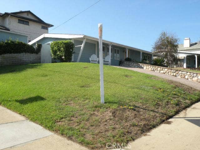 Property photo for 700 W Pine Avenue, El Segundo, CA
