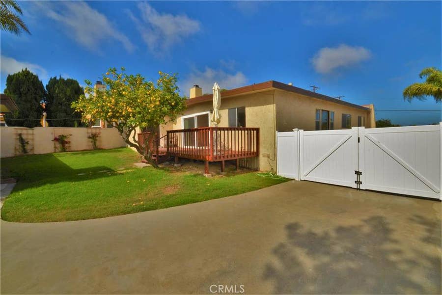 Property photo for 327 S Meadows Avenue, Manhattan Beach, CA
