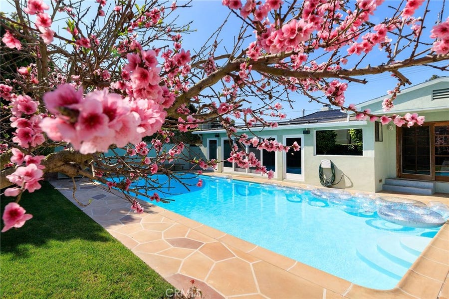 Property photo for 424 S Meadows Avenue, Manhattan Beach, CA
