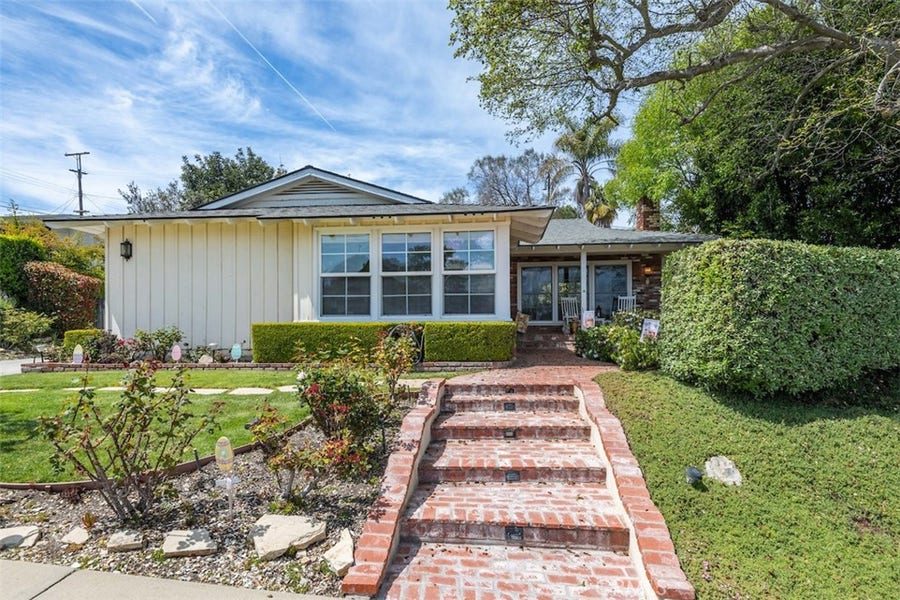Property photo for 27131 Indian Peak Rd, Rancho Palos Verdes, CA