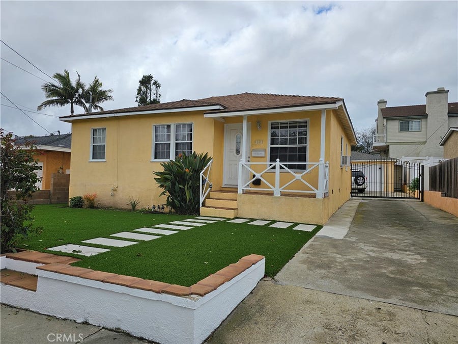 Property photo for 313 S Aviation Boulevard, Manhattan Beach, CA