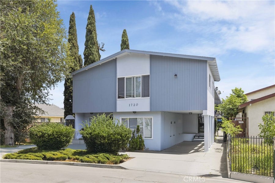 Property photo for 1720 Cerritos Avenue, Long Beach, CA